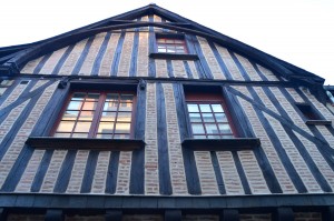 Taille de pierre, enduit à la chaux - rue de la Paix à Tours 37