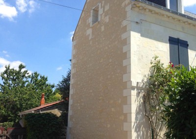 Enduit à la chaux et taille de pierre à Larçay (37)