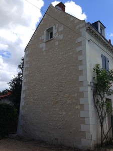 Enduit à la chaux et taille de pierre à Larçay (37)